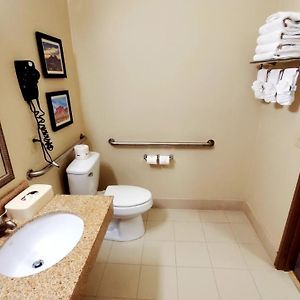 Queen Suite Mobility accessible